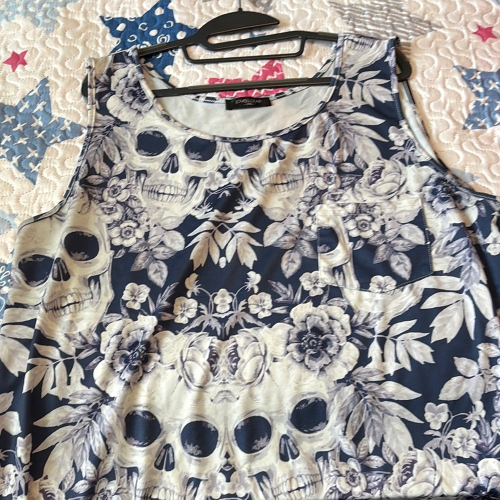LoveU.Dear White and Blue Skull Blouse